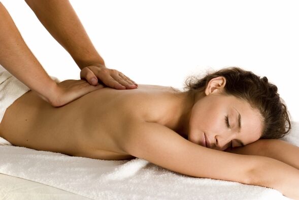 A masaxe pode axudar a aliviar a dor nas costas na rexión lumbar